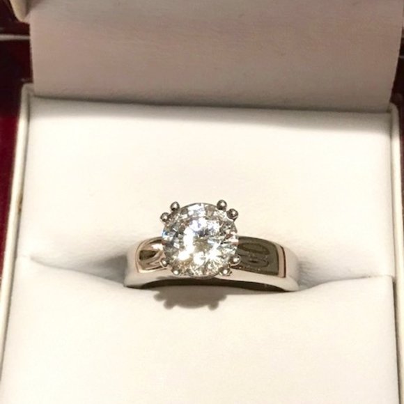 Damiani Jewellers Ltd. / DIANA Jewelry - 🎊HP💎 18K White Gold Engagement Style Ring with .115ct. diamonds - Never Worn